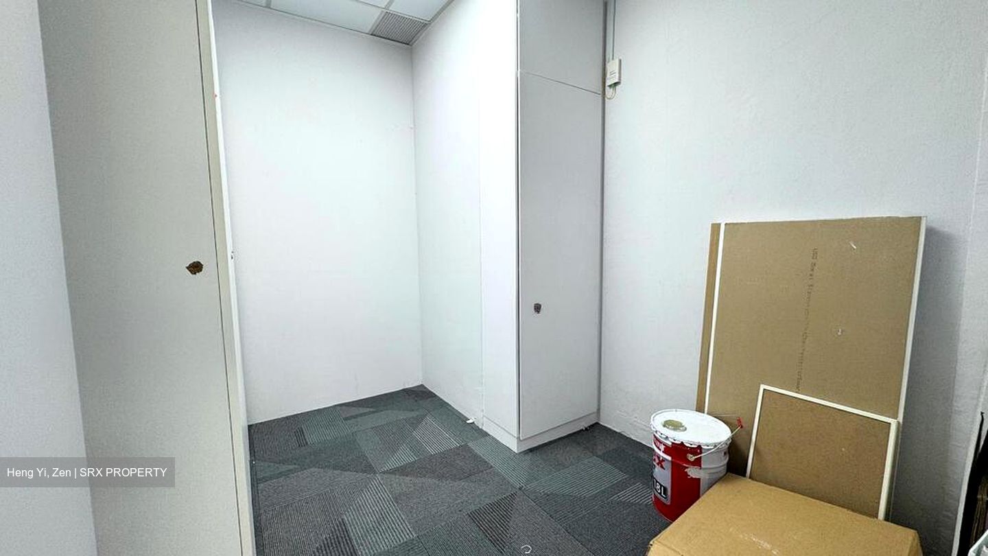 Peninsula Shopping Complex (D6), Office #517565021